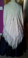 Oferta Falda negra brocada y manton antiguo blanco